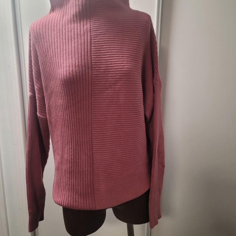 Banana Republic size large mauve color sweater